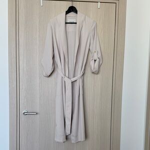 Aritzia Kahlo neutral robe size XXS | old money, quiet luxury, classy looks